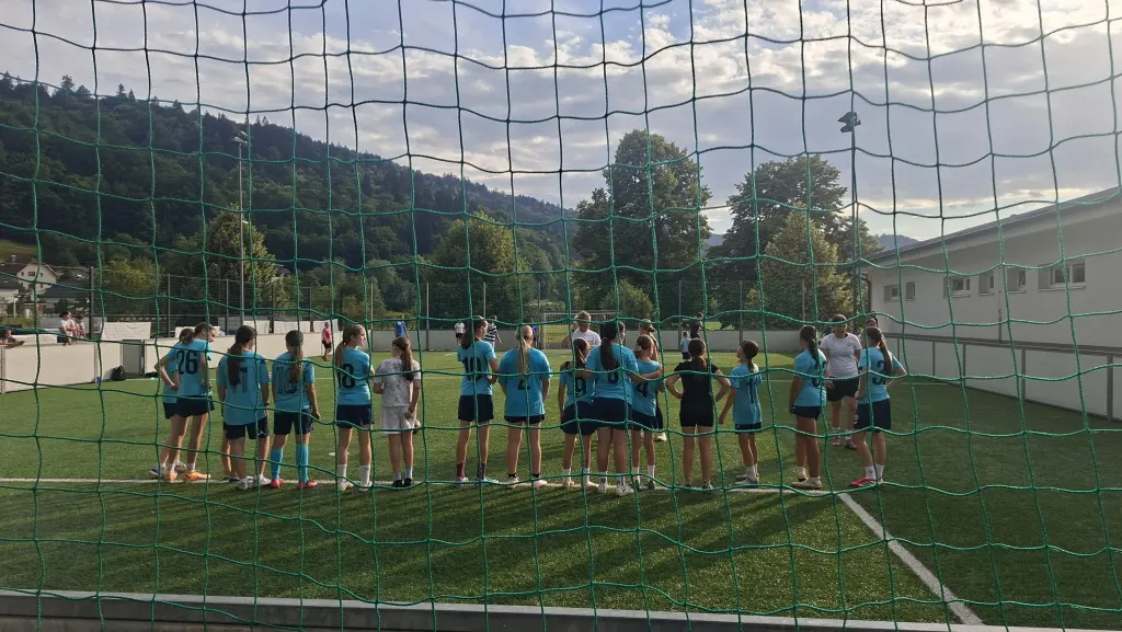 Zaključek sezone mlajših selekcij Ženskega nogometnega kluba v Športnem centru Jevnica