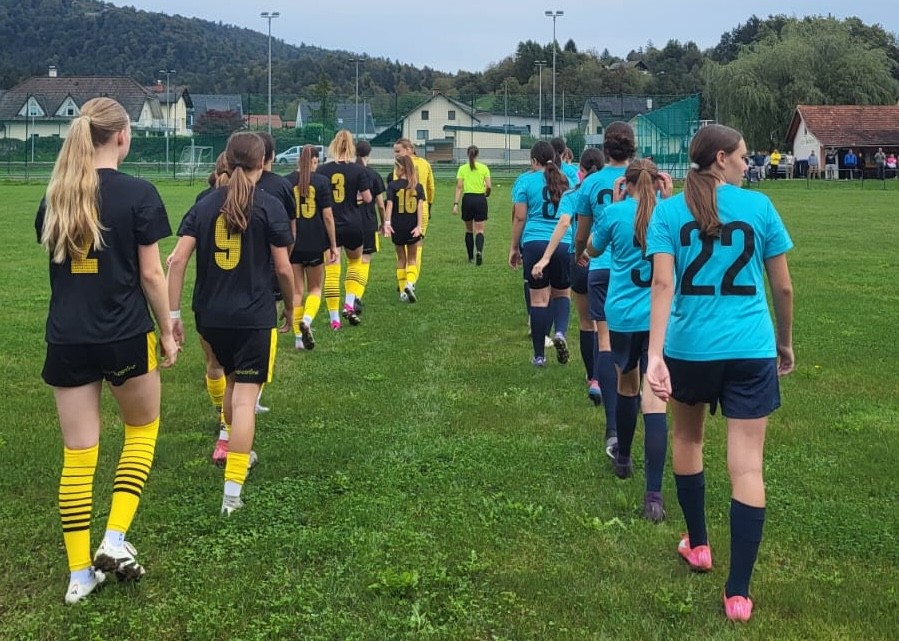 Dekleta DU15 pogumno v 1. krogu proti Radomljam