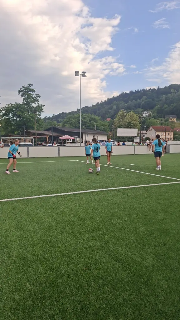Zaključek sezone mlajših selekcij Ženskega nogometnega kluba v Športnem centru Jevnica