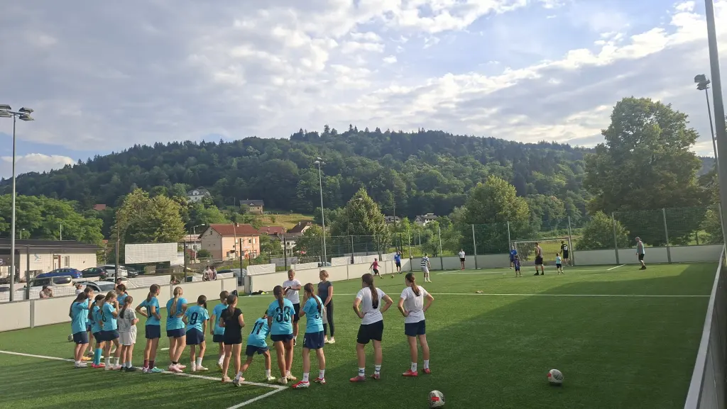 Zaključek sezone mlajših selekcij Ženskega nogometnega kluba v Športnem centru Jevnica
