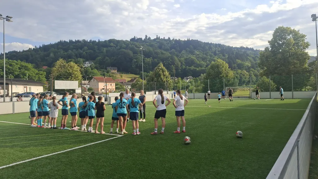Zaključek sezone mlajših selekcij Ženskega nogometnega kluba v Športnem centru Jevnica