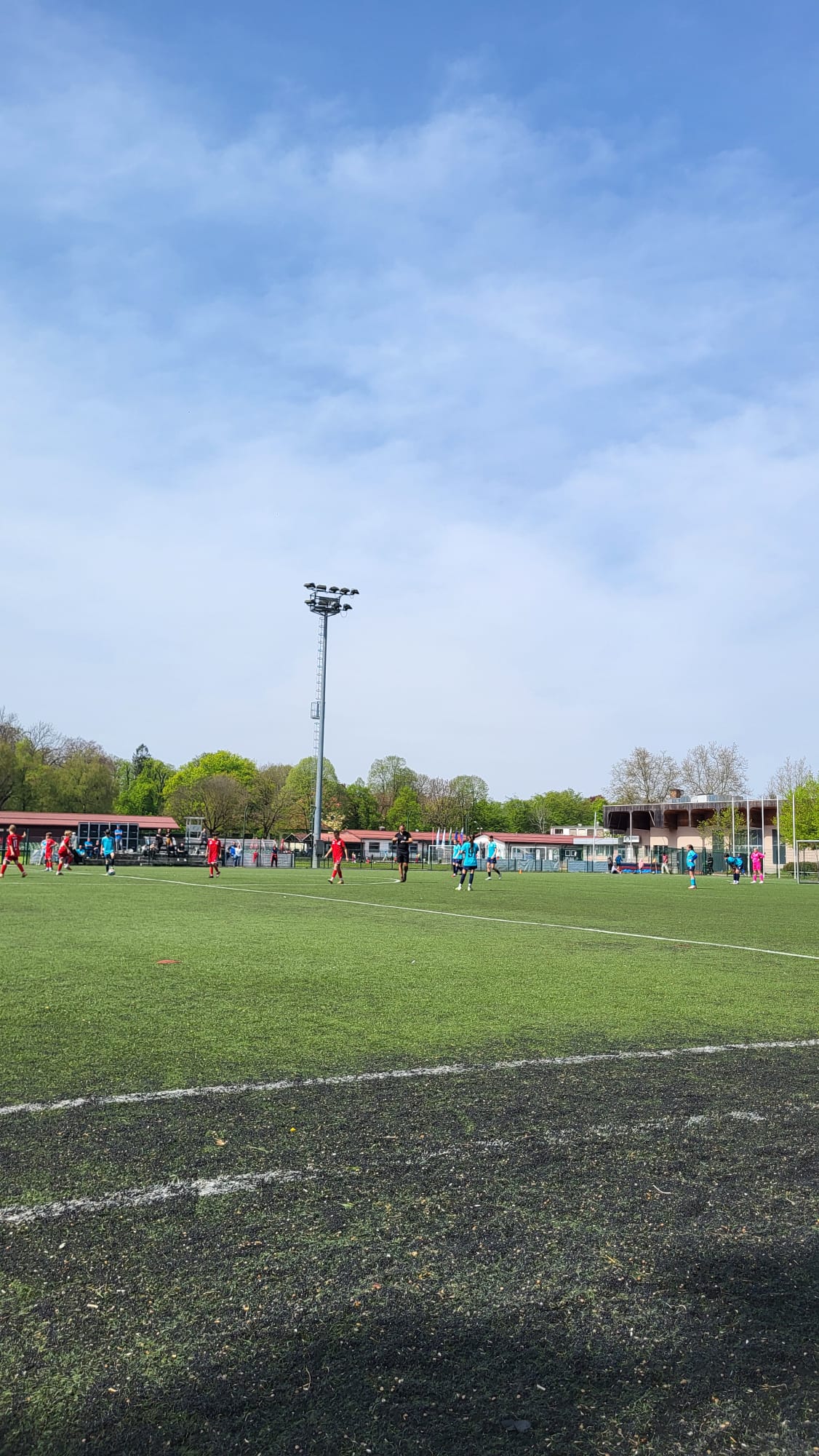 Srčna in borbena predstava deklet DU13 na Kodeljevem