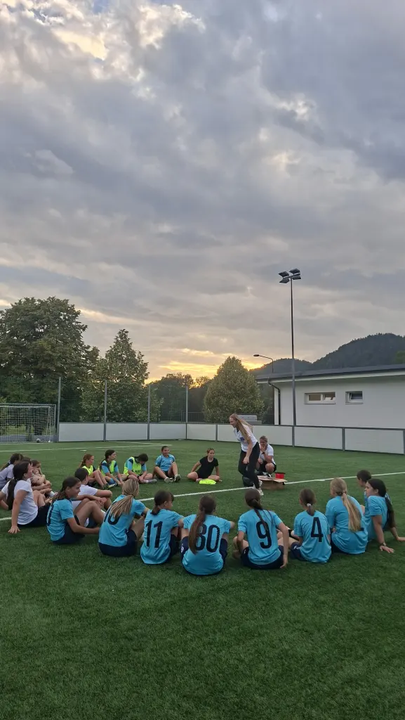 Zaključek sezone mlajših selekcij Ženskega nogometnega kluba v Športnem centru Jevnica